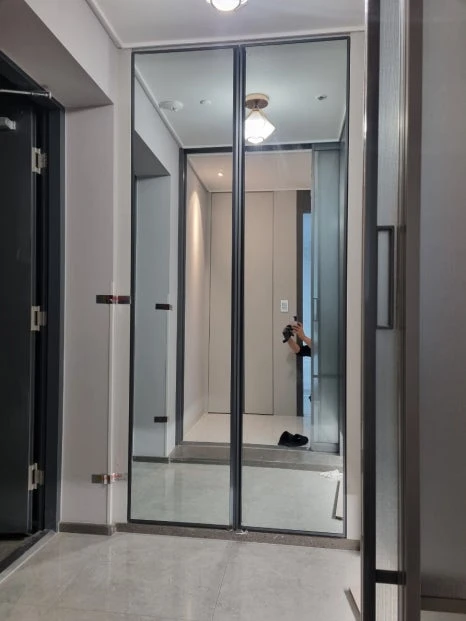 e편한세상 고덕 어반브릿지 신발장 거울문 시공 사진 11