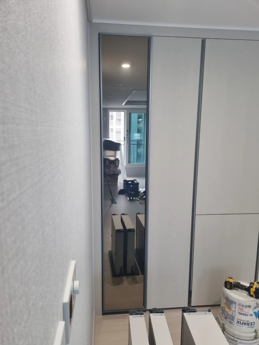 e편한세상 평내 메트로원 장식장 유리문 시공 사진 12