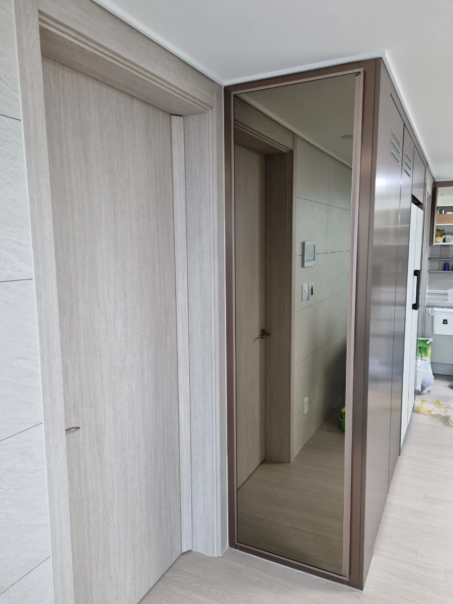 검단 대광로제비앙 센트럴포레 냉장고장 거울문 시공 사진 4