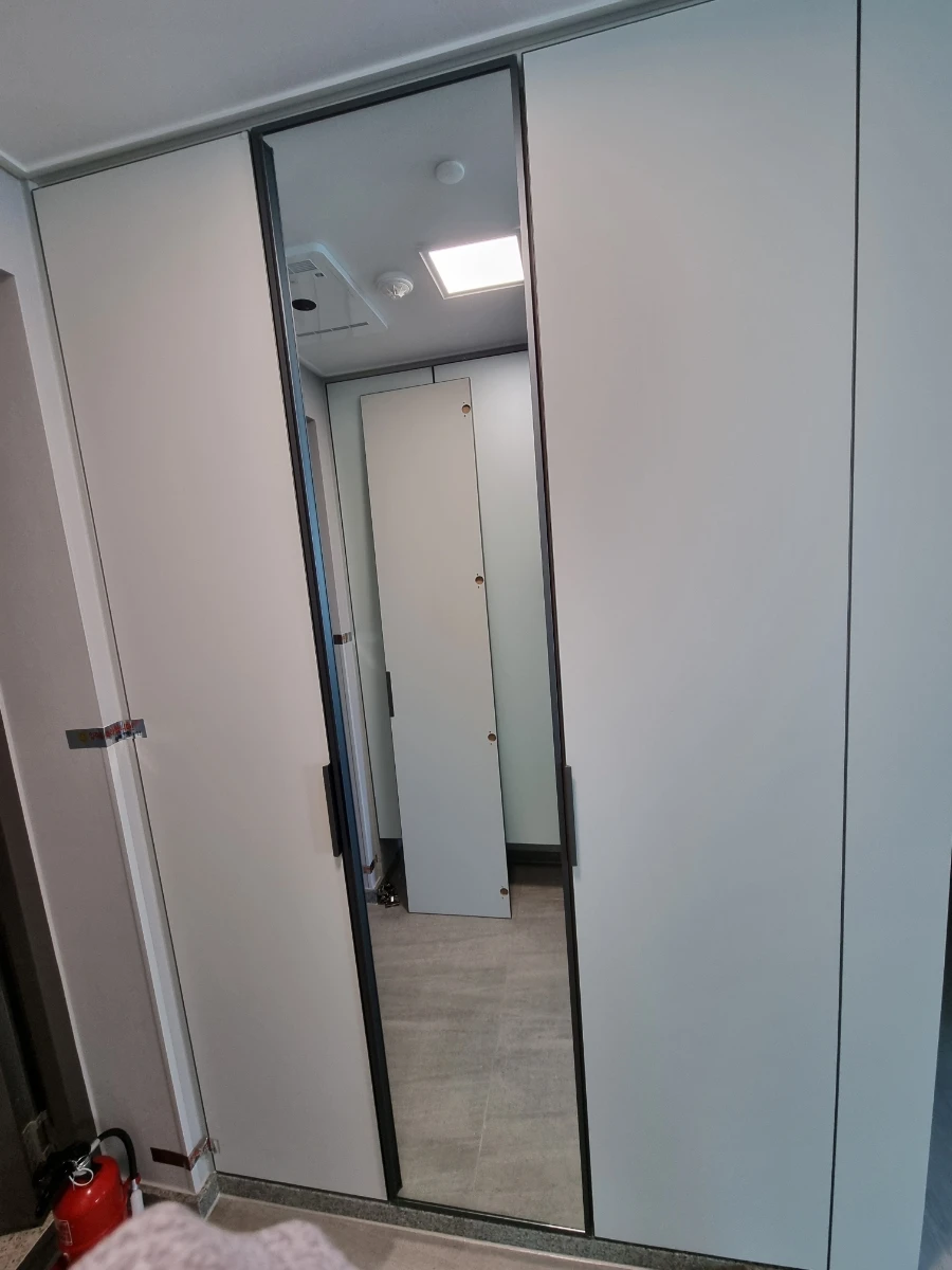 검단 호반써밋 프라임뷰 신발장 거울문 시공 사진 5