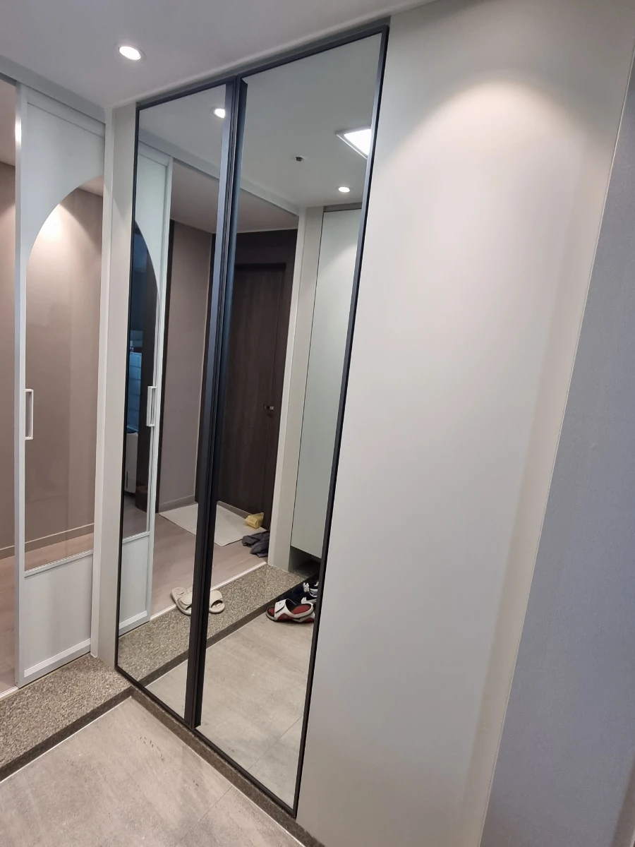 검단 호반써밋 프라임뷰 신발장 거울문 시공 사진 6