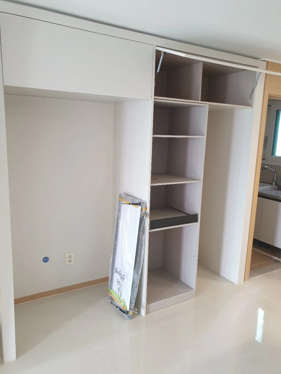 김포 한강메트로자이 1·2·3단지 냉장고장 거울문 시공 사진 2