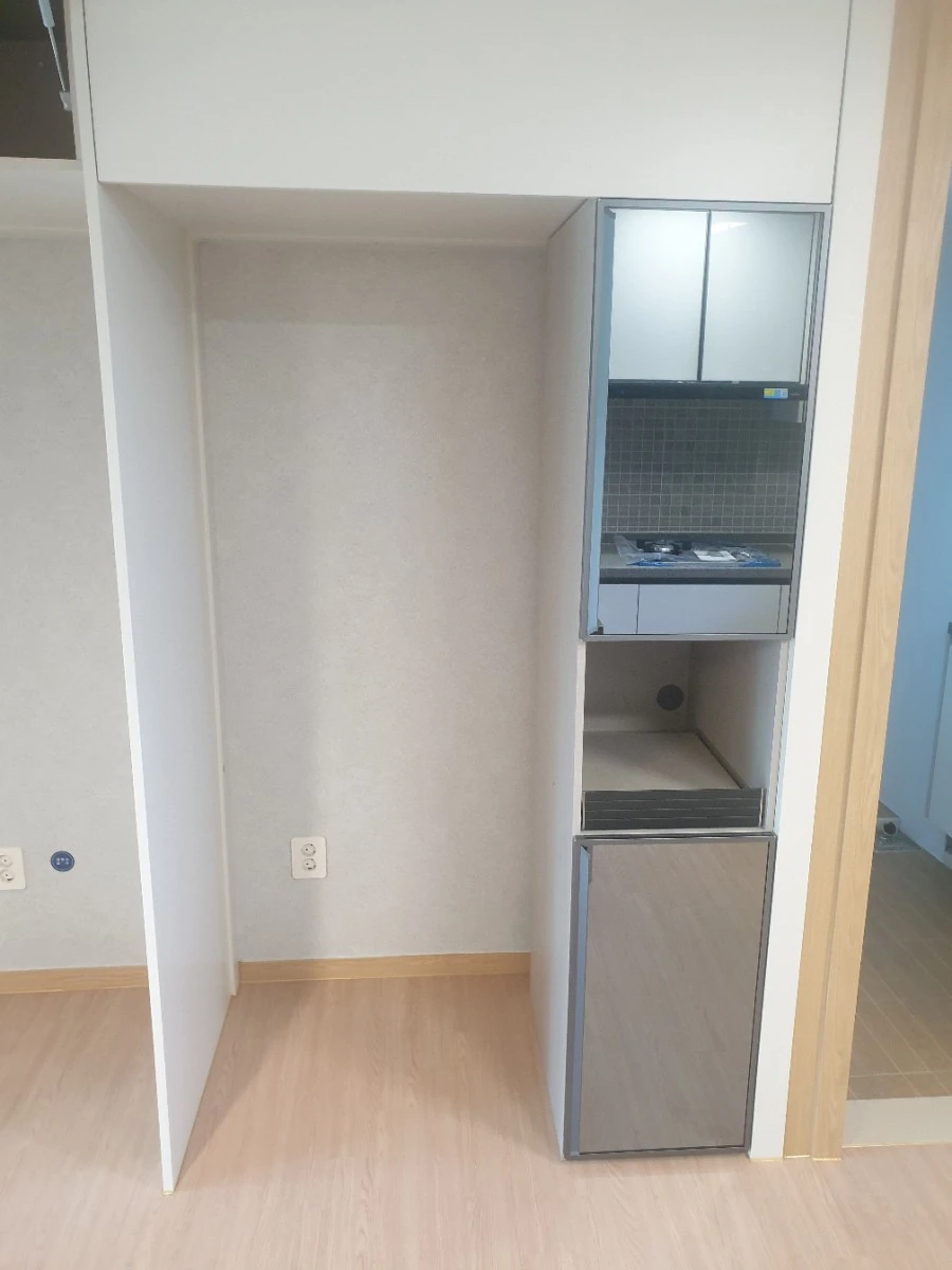김포 한강메트로자이 1·2·3단지 냉장고장 거울문 시공 사진 12