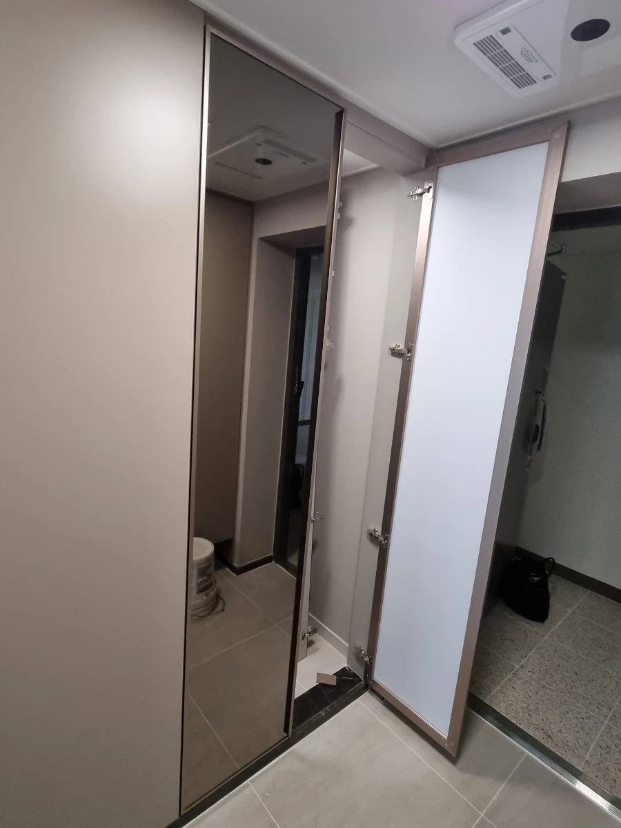 당진 호반써밋 시그니처 1차 신발장 거울문 시공 사진 10