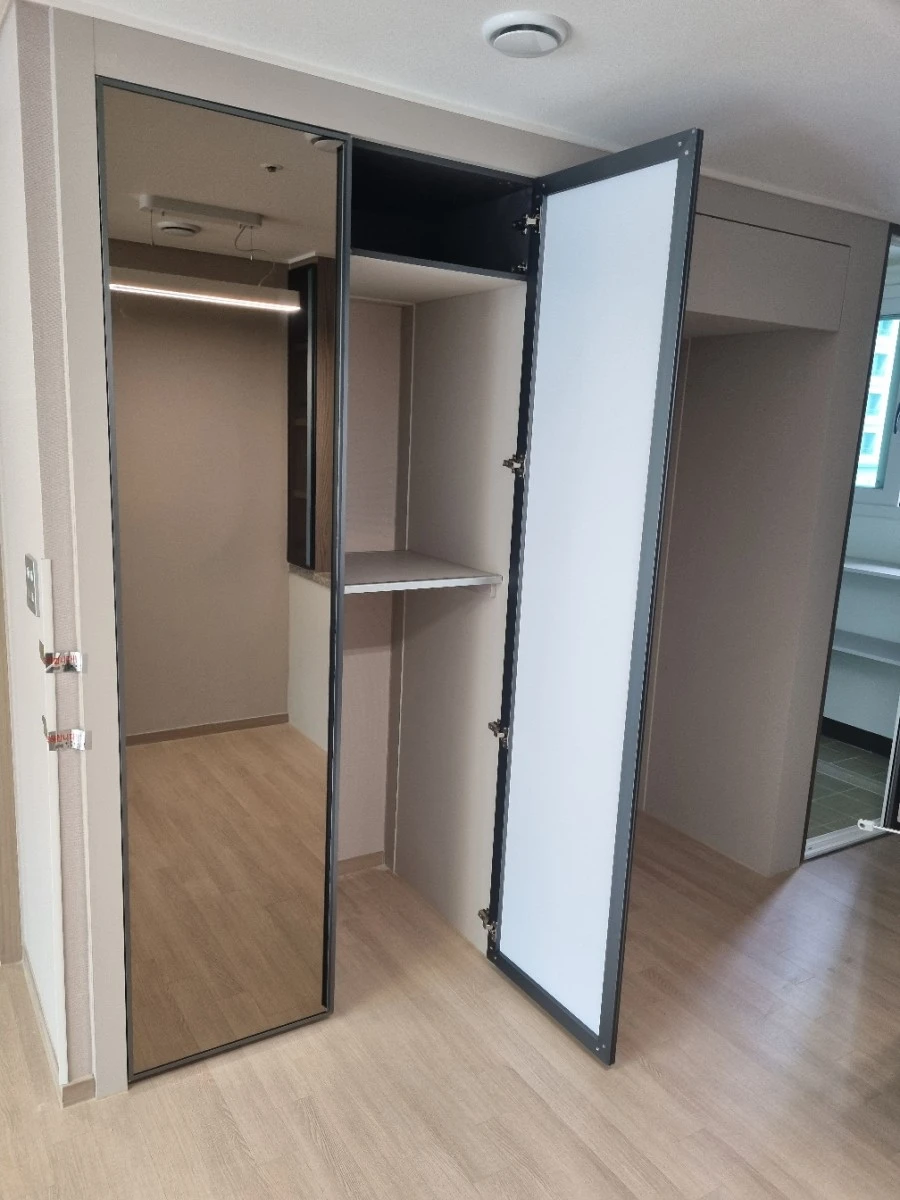 동탄역 롯데캐슬 전신거울 시공 사진 3