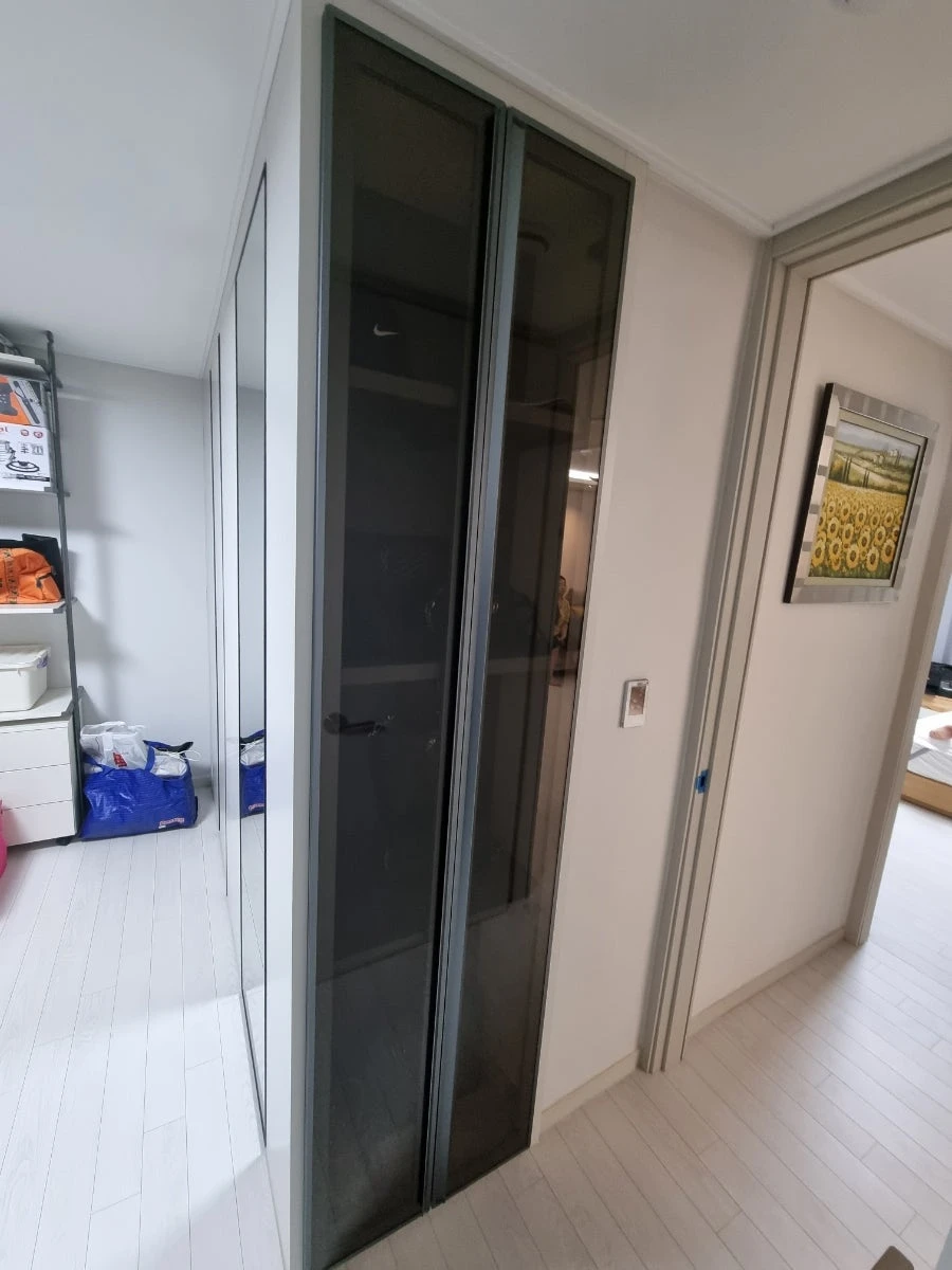 신흥역 하늘채 랜더스원 1·2·3·4단지 장식장 유리문 시공 사진 6