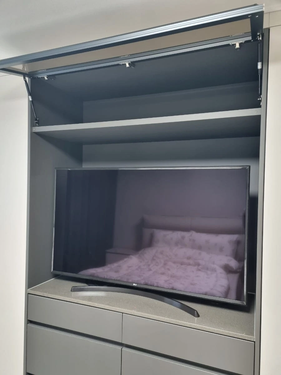 신흥역 하늘채 랜더스원 1·2·3·4단지 장식장 유리문 시공 사진 9