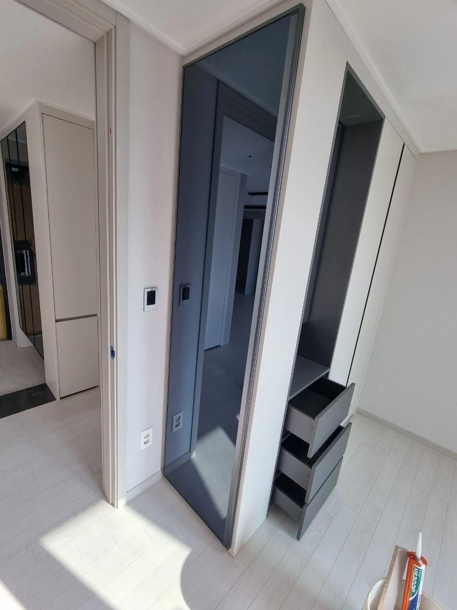 신흥역 하늘채 랜더스원 1·2·3·4단지 장식장 거울문 시공 사진 3