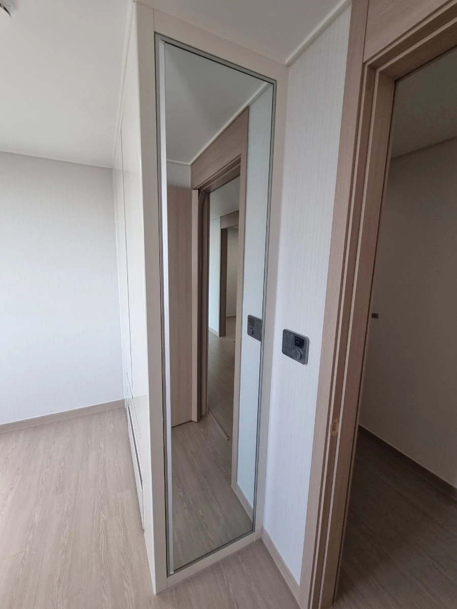 신흥역 하늘채 랜더스원 1·2·3·4단지 장식장 거울문 시공 사진 4