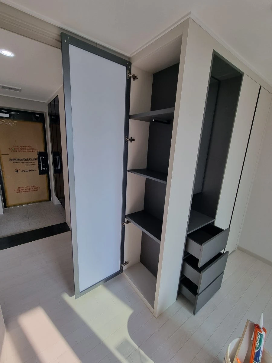 신흥역 하늘채 랜더스원 1·2·3·4단지 신발장 거울문 시공 사진 1