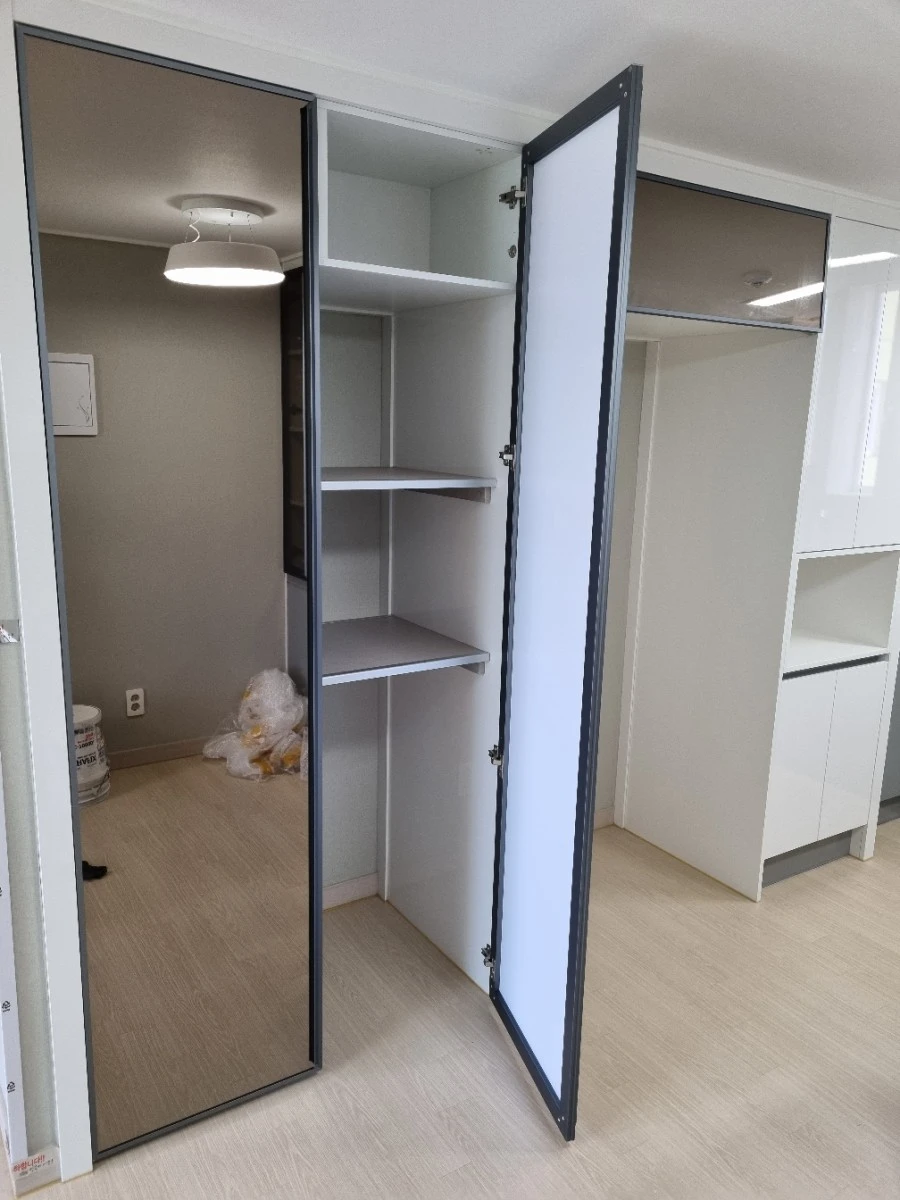 의정부고산 S3블록 장식장 거울문 시공 사진 3