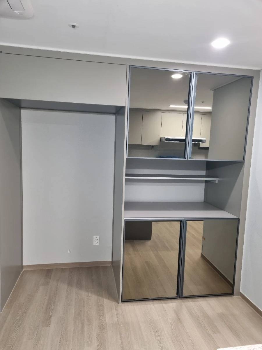 철산 롯데SK뷰 클래스티지 장식장 거울문 시공 사진 5