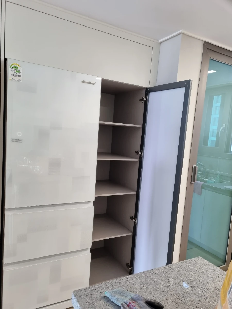 철산 롯데SK뷰 클래스티지 냉장고장 거울문 시공 사진 3
