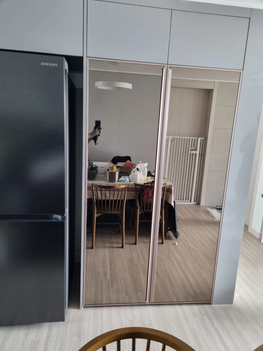 철산 롯데SK뷰 클래스티지 냉장고장 거울문 시공 사진 9