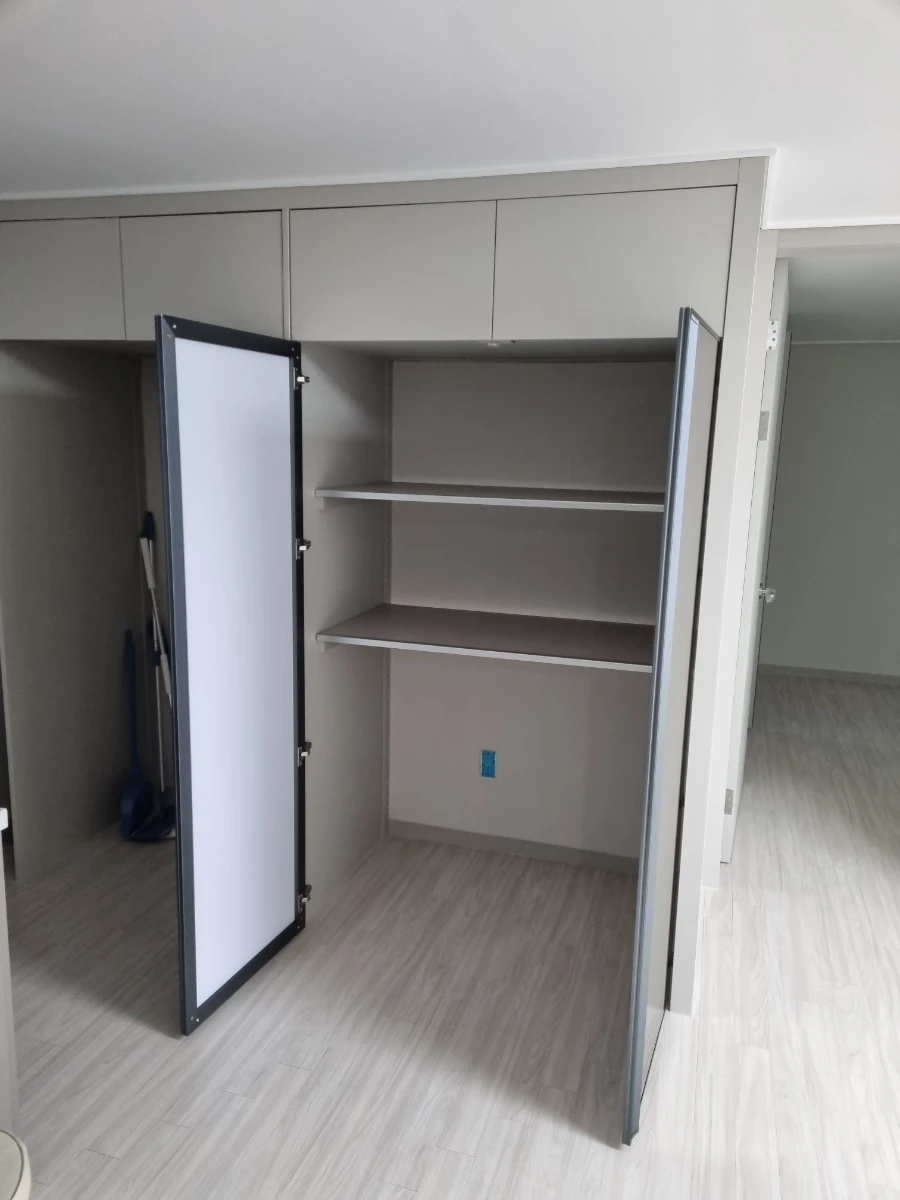 철산 롯데SK뷰 클래스티지 냉장고장 거울문 시공 사진 10