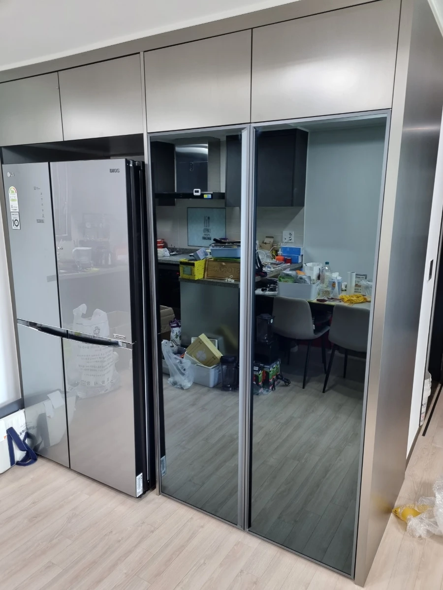 철산 롯데SK뷰 클래스티지 냉장고장 거울문 시공 사진 14