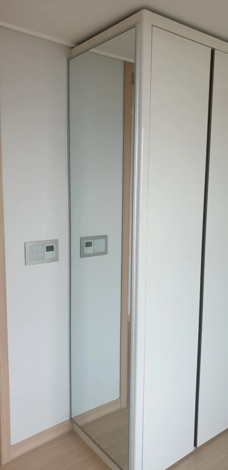 철산 롯데SK뷰 클래스티지 전신거울 시공 사진 8