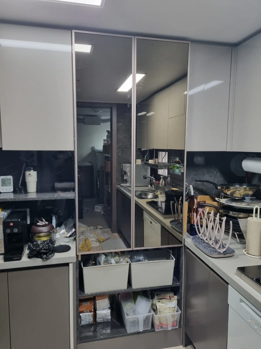 청주 동남 파라곤 냉장고장 거울문 시공 사진 11