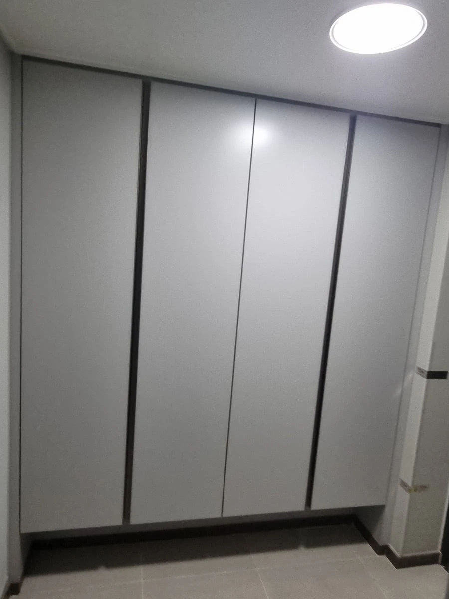 청주 동남 파라곤 신발장 거울문 시공 사진 1