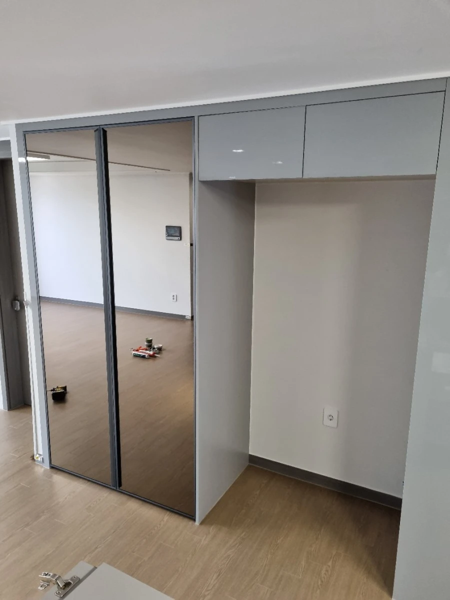 판교더샵 포레스트 11·12단지 장식장 거울문 시공 사진 9