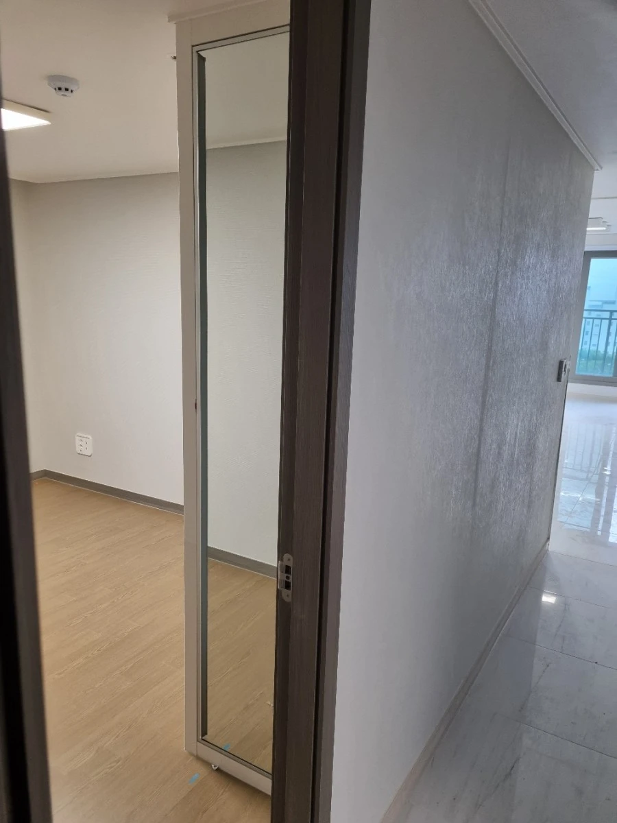 판교더샵 포레스트 11·12단지 전신거울 시공 사진 3