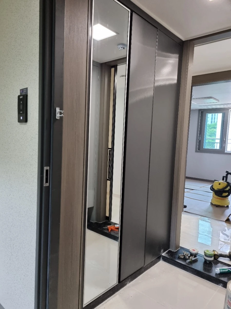판교더샵 포레스트 11·12단지 신발장 거울문 시공 사진 4