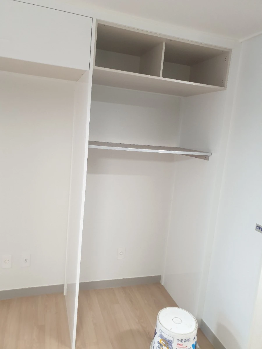 평촌 어바인퍼스트 1·2단지 냉장고장 거울문 시공 사진 3