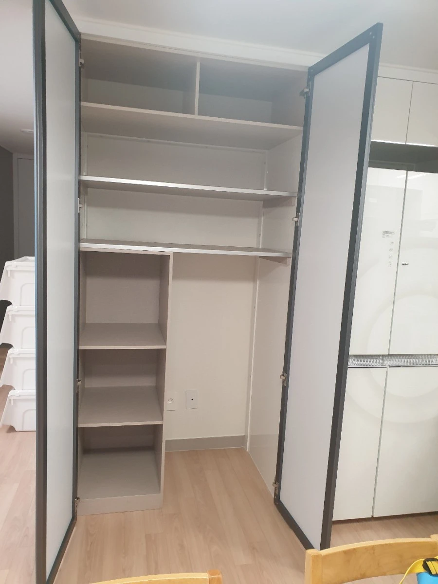 평촌 어바인퍼스트 1·2단지 냉장고장 거울문 시공 사진 8